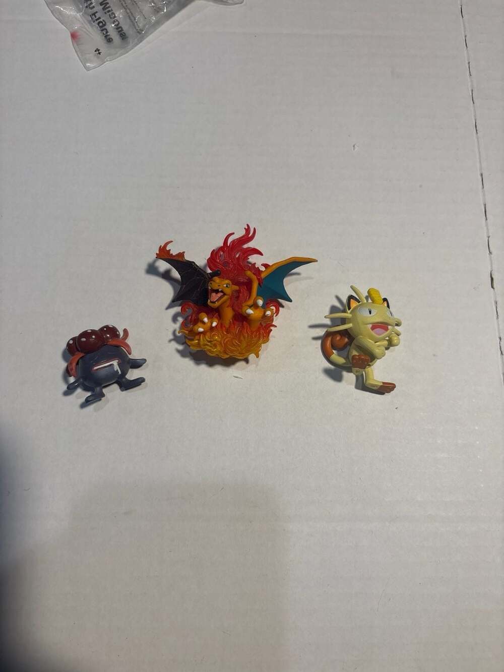 Pokémon Figure Lot of 3: Tomy Gloom, Tomy Meowth, and Charizard Battle Figure